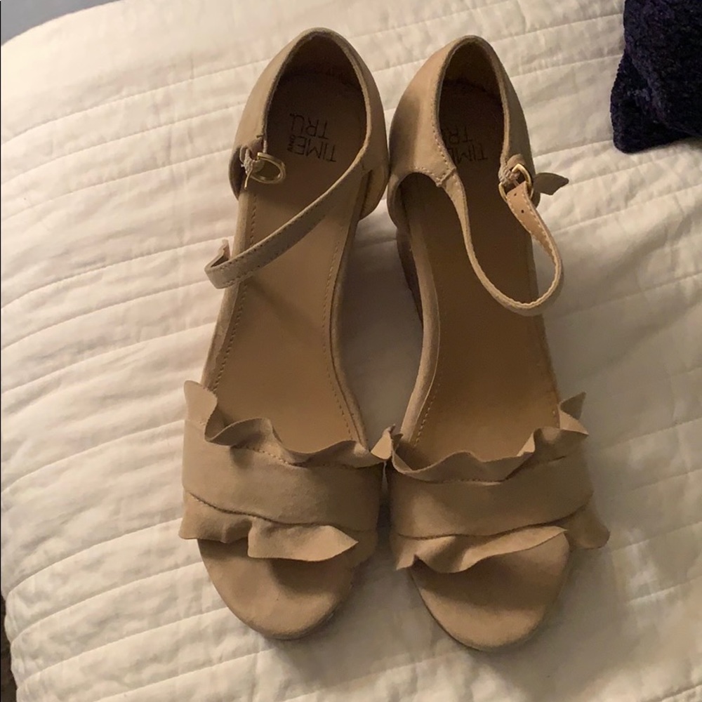 Nude wedges